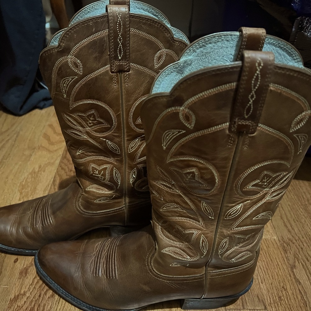 COPY - ARIAT, They feature a classic R toe for a traditional cowgirl look—